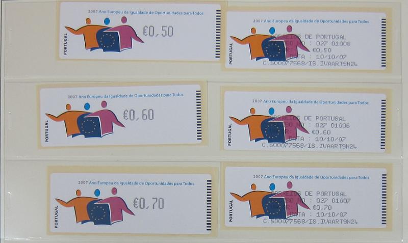 0265 (247).jpg -     Lote:    265      Colecção Especializada - Etiquetas      Lotes Especiais       Descrição:      1981/2010 &mdash; Etiquetas.   Coleção composta por 12 álbuns com etiquetas desde percursoras e Framas até 2010, com provas, erros, FDC's, etiquetas novas e usadas, sobrescritos circulados, variedades de impressão e papéis. Importante estudo. Lote a ver.        Lote ETQ       Valor Base:     &euro; 3000,00     Valor Venda:     &euro;      